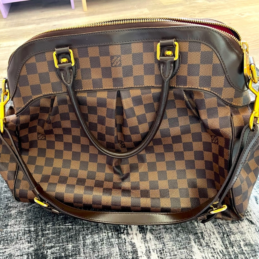 LOUIS VUITTON
Damier Ebene Trevi GM